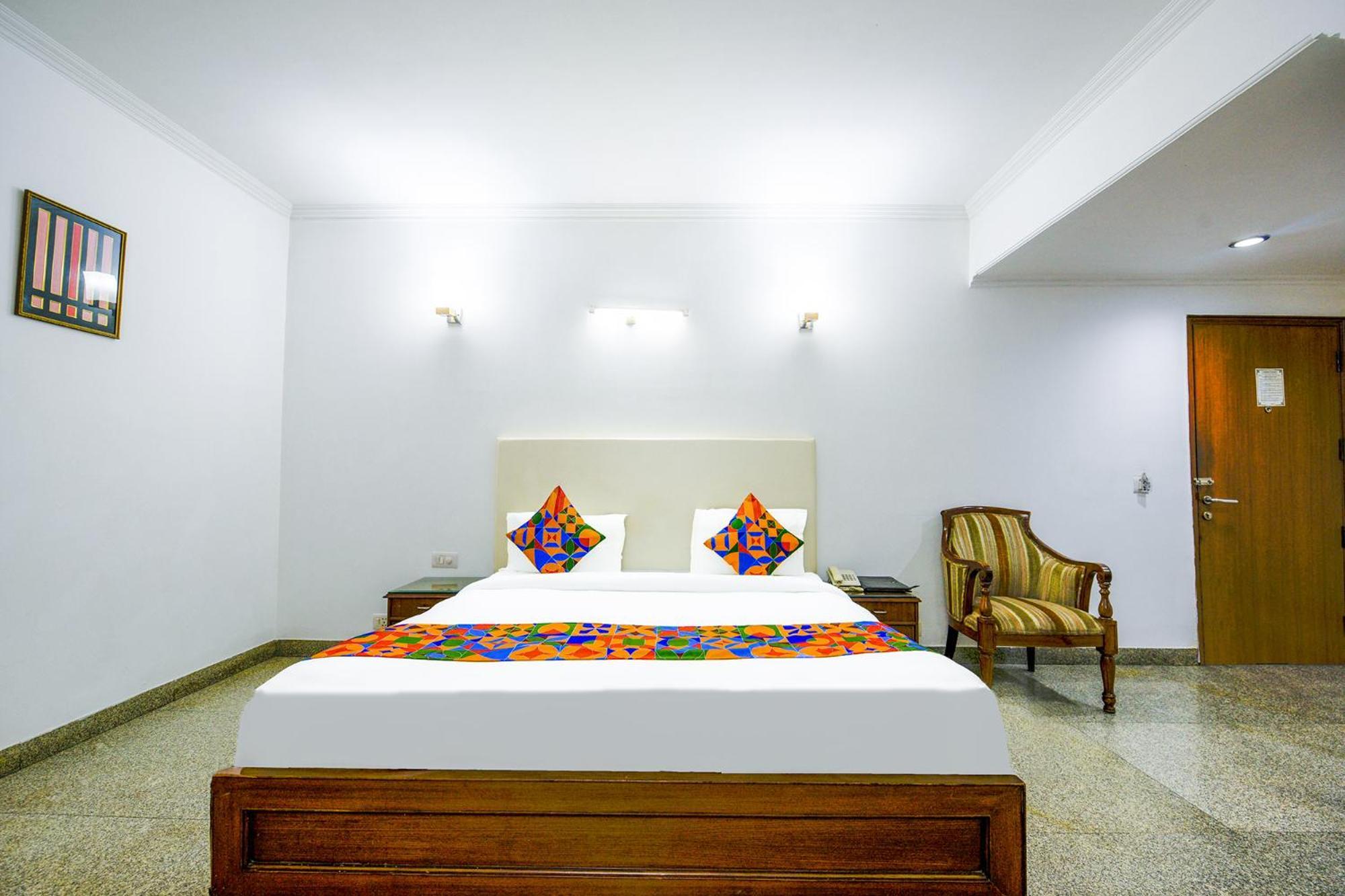 Hotel Exotica Leisure Valley, Гургаон Екстериор снимка