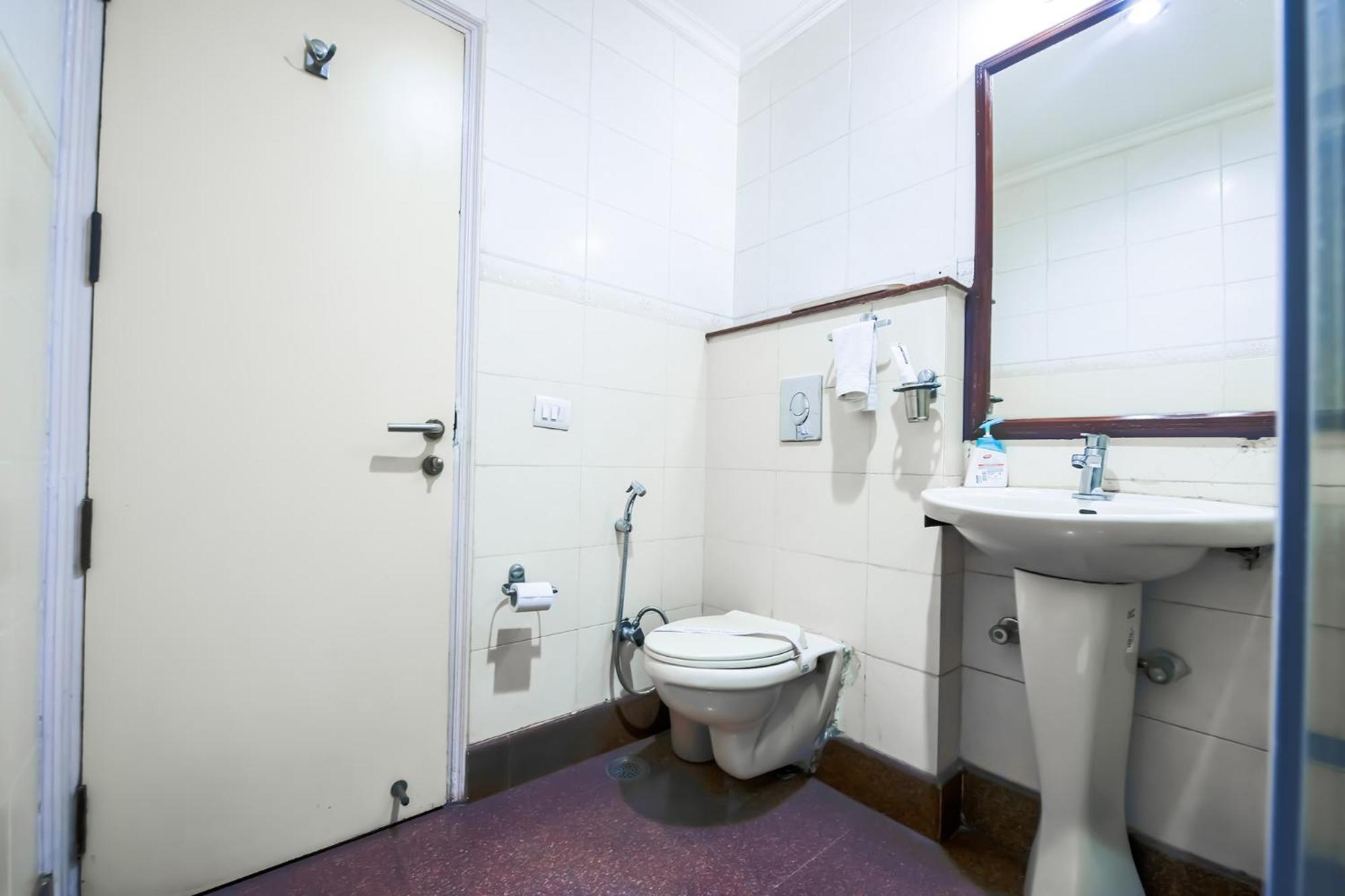 Hotel Exotica Leisure Valley, Гургаон Екстериор снимка