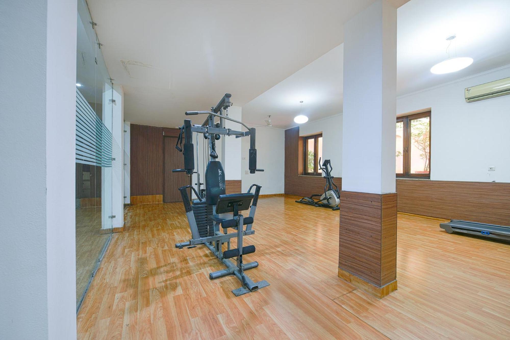 Hotel Exotica Leisure Valley, Гургаон Екстериор снимка