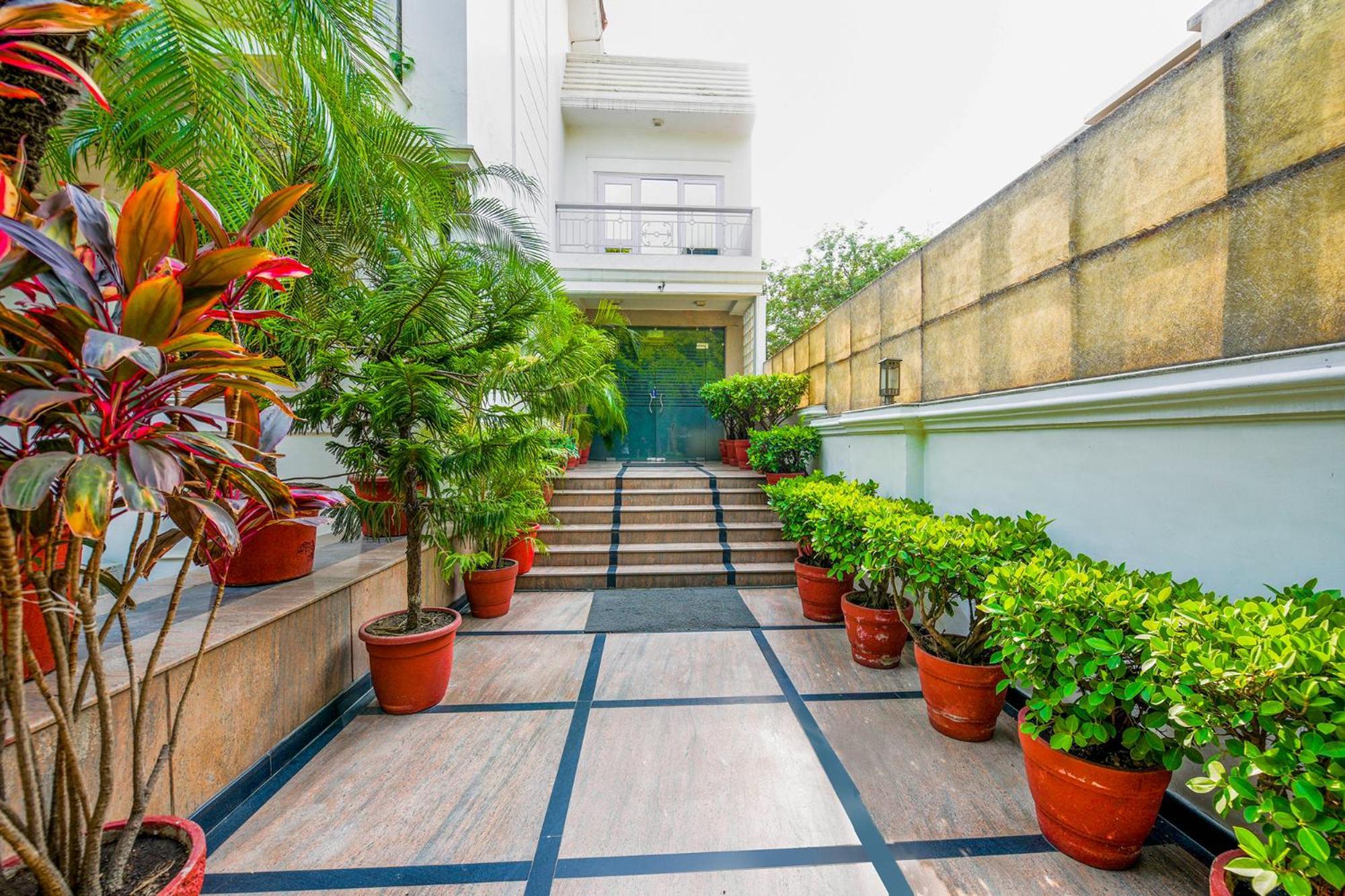 Hotel Exotica Leisure Valley, Гургаон Екстериор снимка