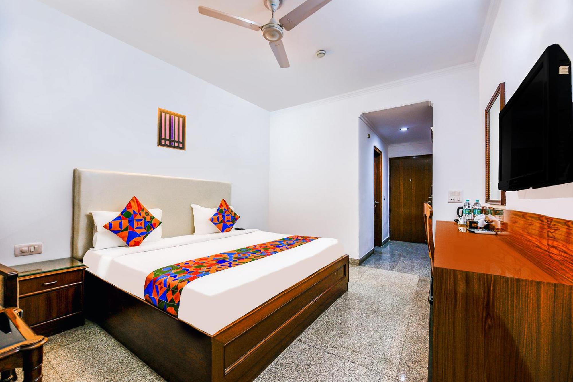 Hotel Exotica Leisure Valley, Гургаон Екстериор снимка