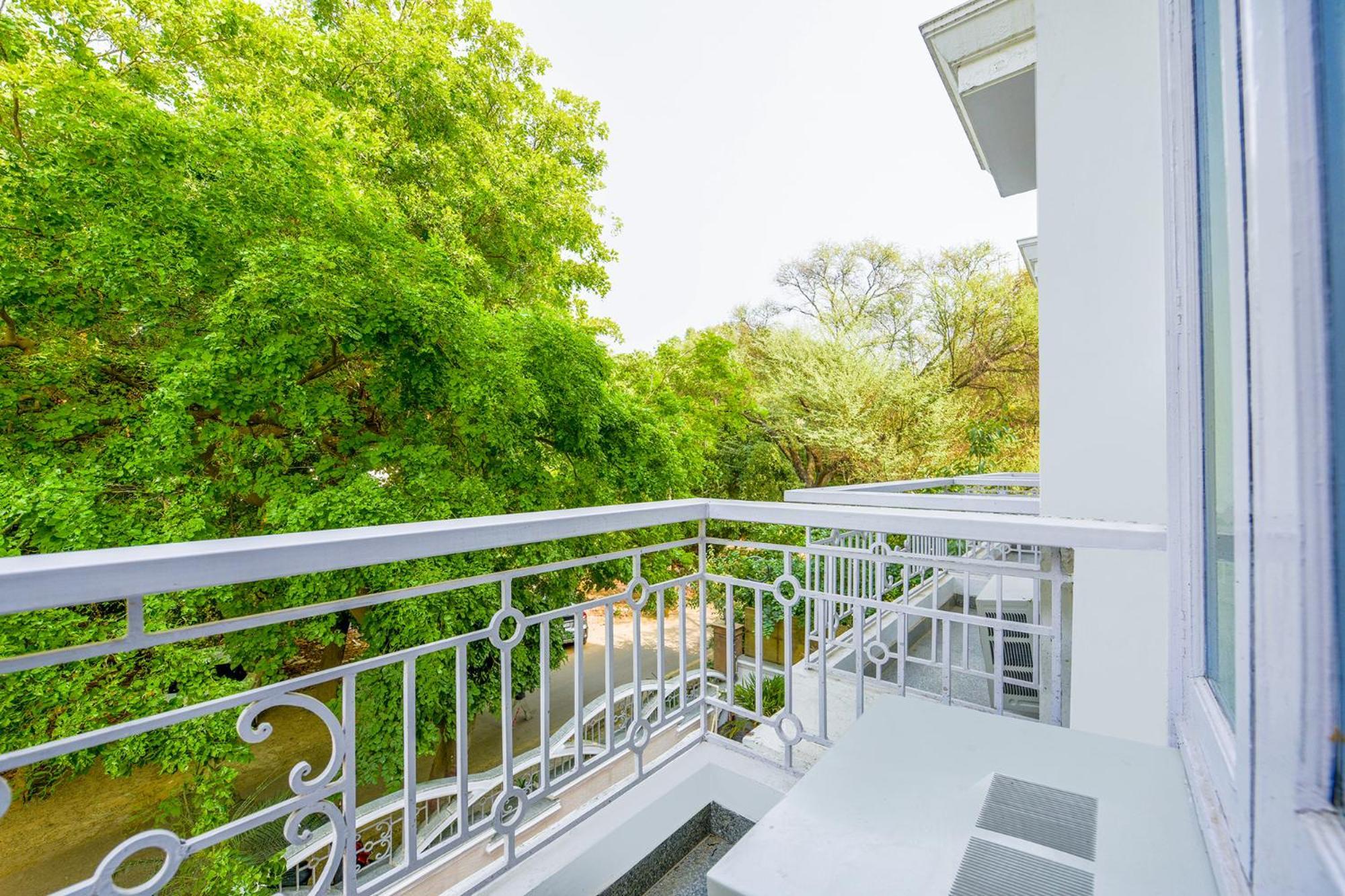 Hotel Exotica Leisure Valley, Гургаон Екстериор снимка