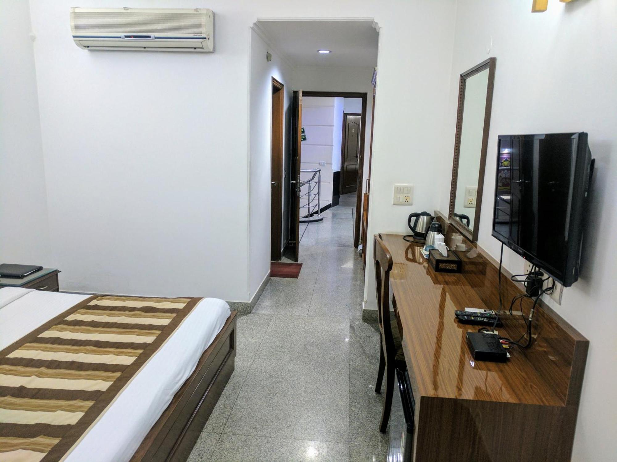 Hotel Exotica Leisure Valley, Гургаон Екстериор снимка
